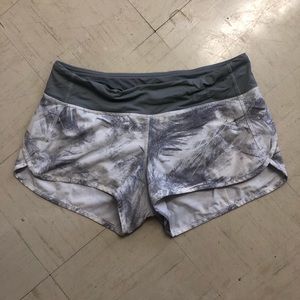 Lululemon Speed Up Low Rise Short 2.5”